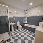 Bed & Breakfast Chanteloup, -