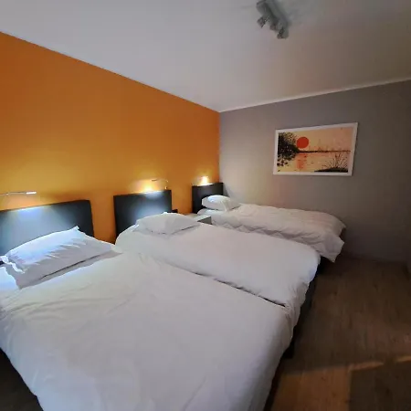 Couette-café Chanteloup, - Halleux 3*