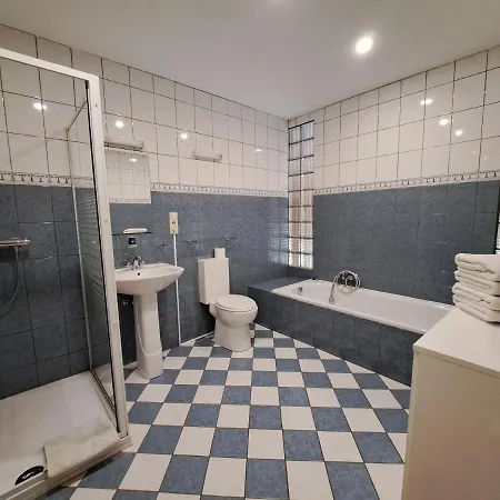 Bed & Breakfast Chanteloup, -