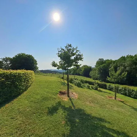 Chanteloup, - Halleux Couette-café 3*
