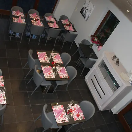 Chanteloup, - Couette-café