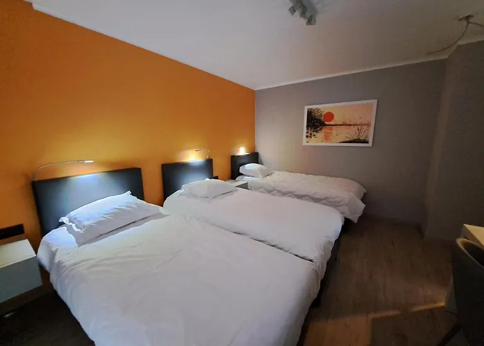 Couette-café Chanteloup, - 3*